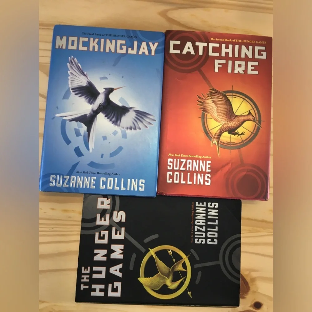 Hunger Games Trilology Books - Hunger Games, Catching Fire, & Mockingjay Collins